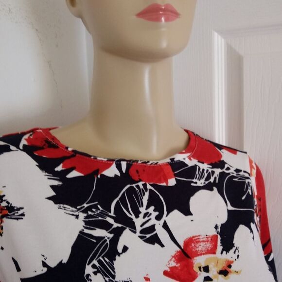 Red,white,navy ,3/4 sleeve top - Picture 3 of 6